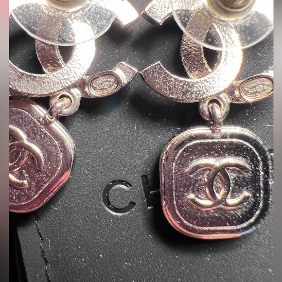 Brandnew Chanel earrings - Picture 3 of 7